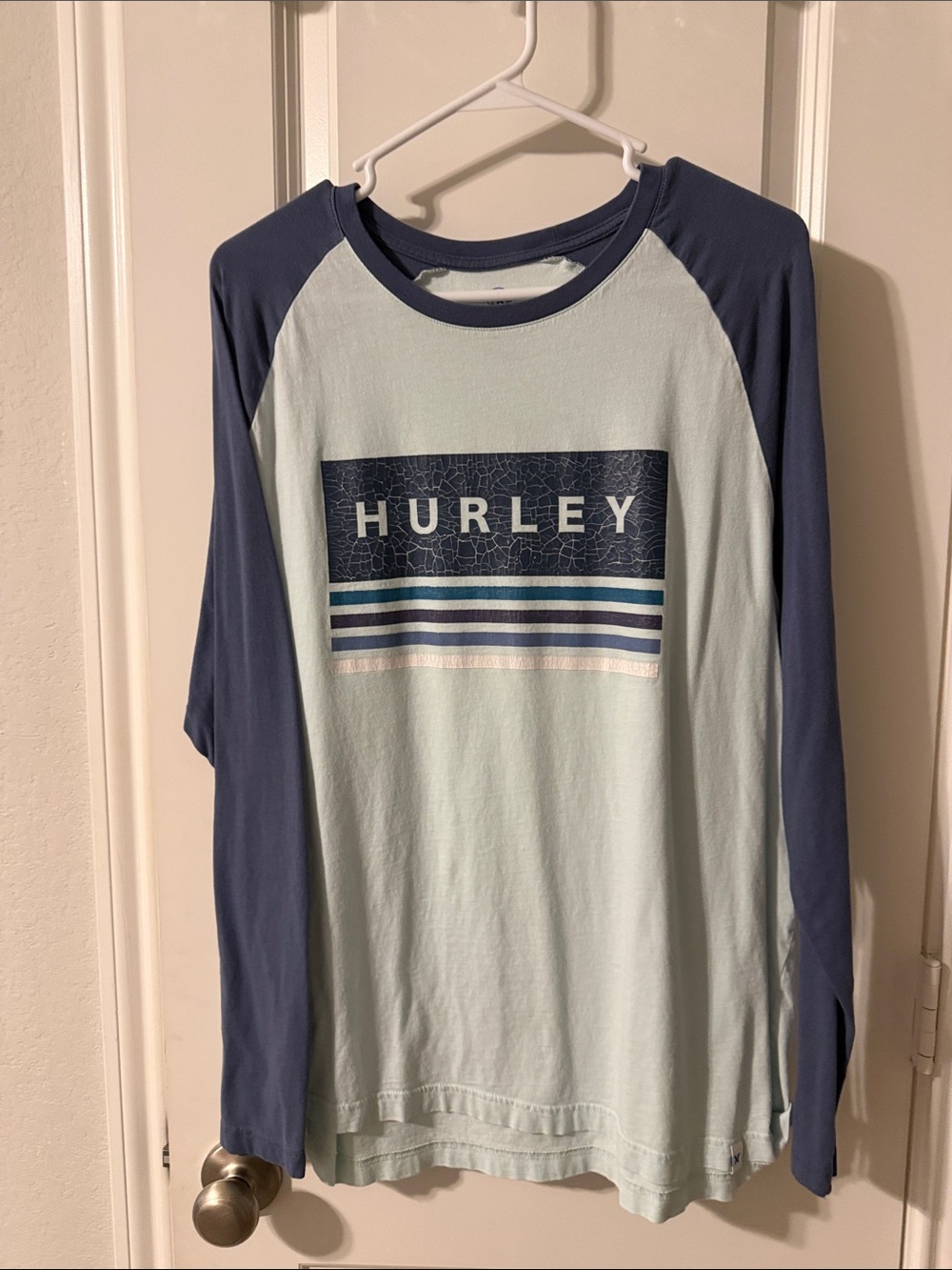 Hurley Men Long-Sleeve Raglan Shirt - Light Blue & Navy